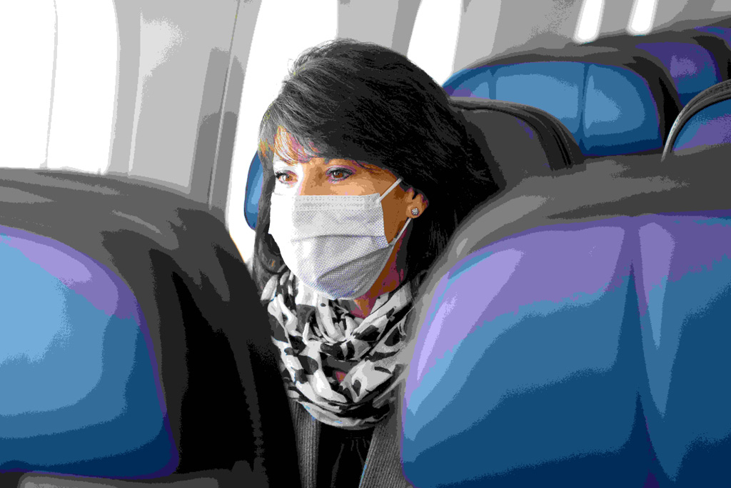 Fluggast mit Mundschutz